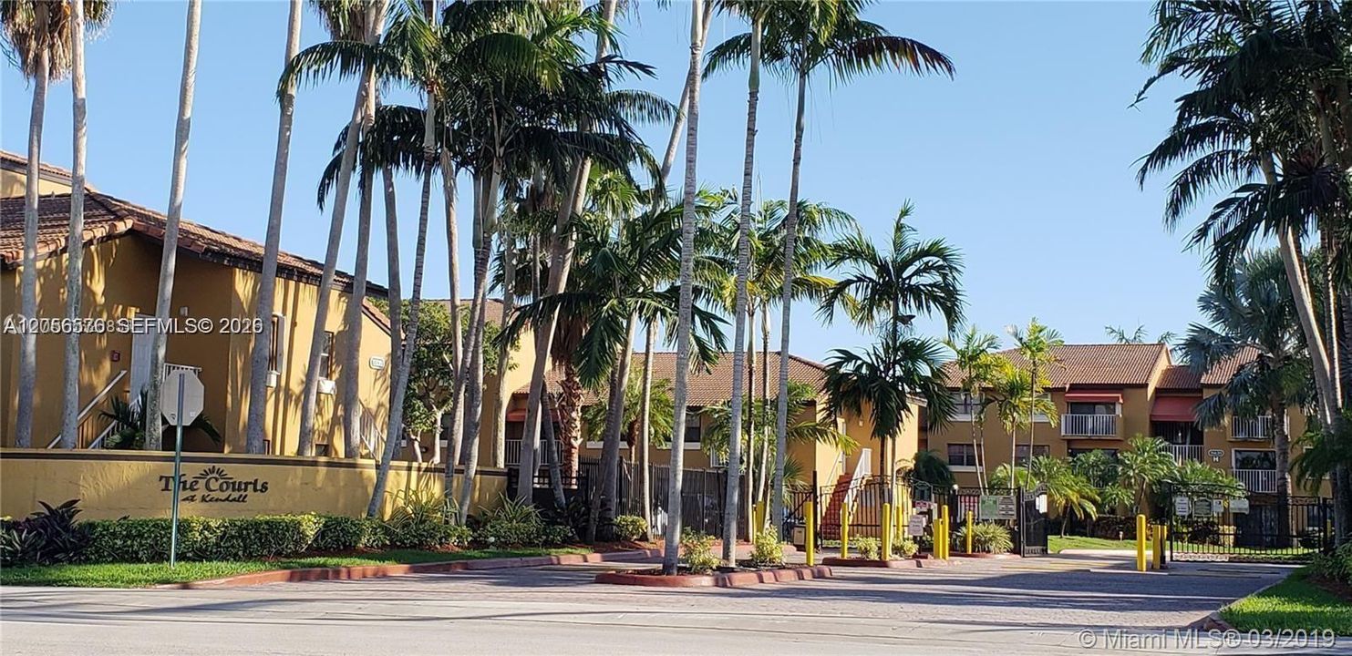 For Sale: $250,000 (2 beds, 1 baths, 867 Square Feet)