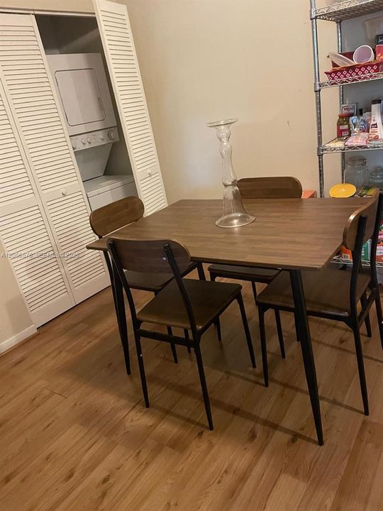 En Venta: $250,000 (2 camas, 1 baños, 867 Pies cuadrados)