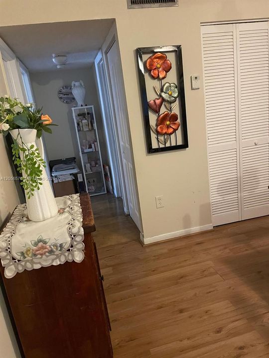 En Venta: $250,000 (2 camas, 1 baños, 867 Pies cuadrados)