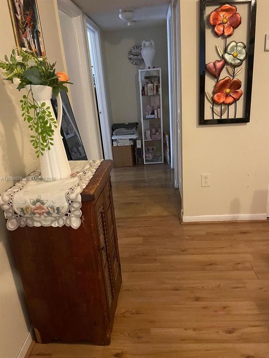 En Venta: $250,000 (2 camas, 1 baños, 867 Pies cuadrados)