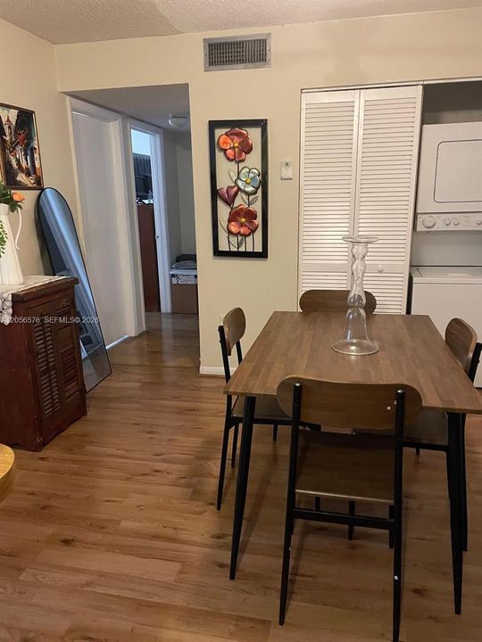 En Venta: $250,000 (2 camas, 1 baños, 867 Pies cuadrados)