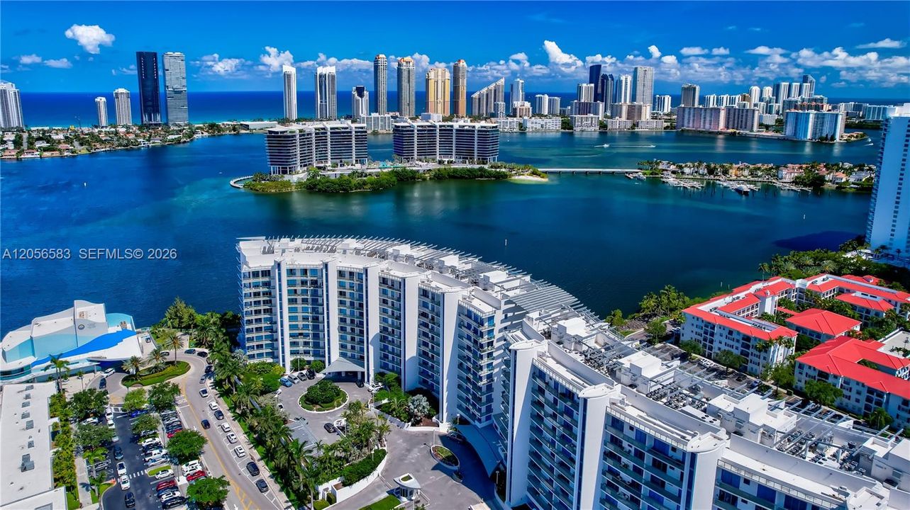 На продажу: $1,950,900 (4 спален, 4 ванн, 2599 Квадратных фут)