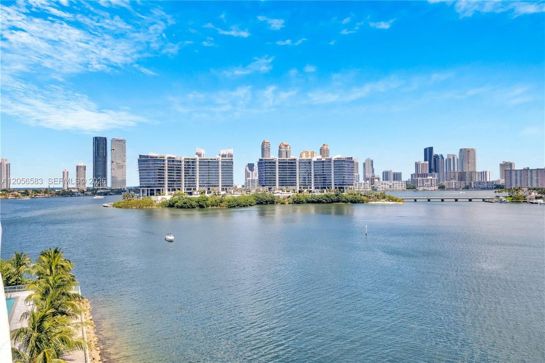 На продажу: $1,950,900 (4 спален, 4 ванн, 2599 Квадратных фут)