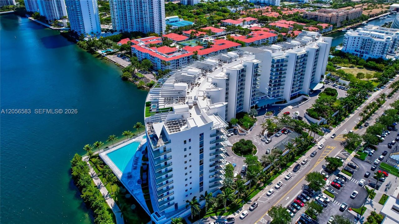 На продажу: $1,950,900 (4 спален, 4 ванн, 2599 Квадратных фут)