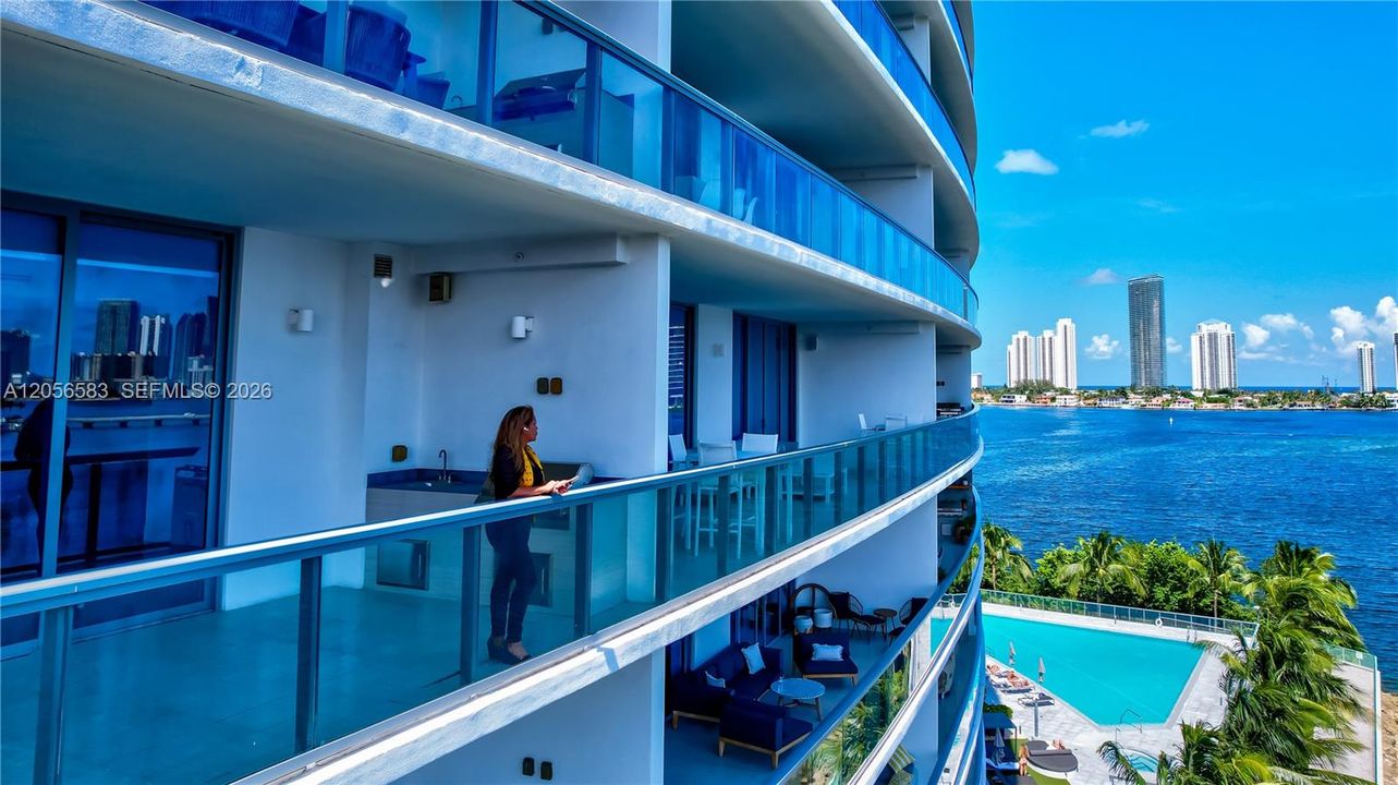На продажу: $1,950,900 (4 спален, 4 ванн, 2599 Квадратных фут)