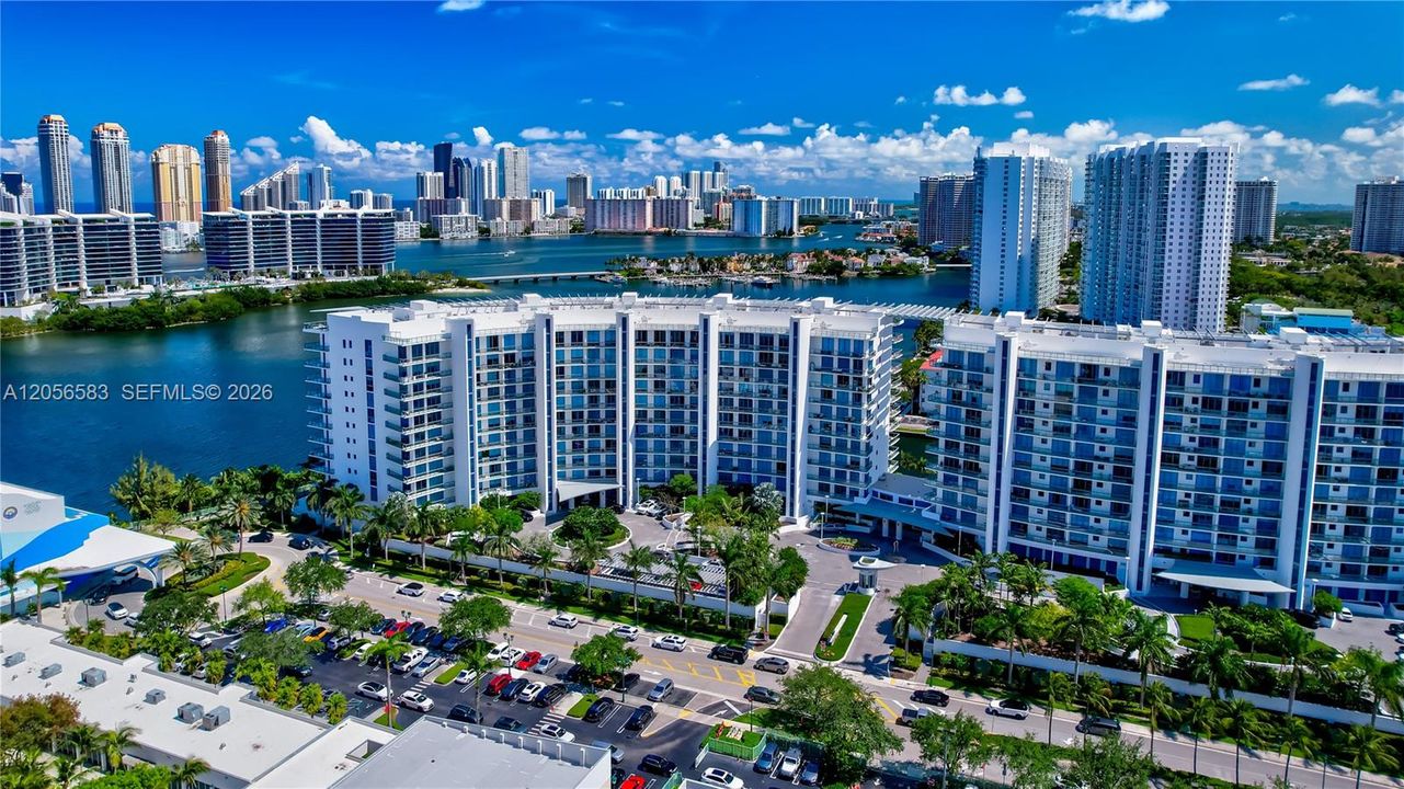 На продажу: $1,950,900 (4 спален, 4 ванн, 2599 Квадратных фут)