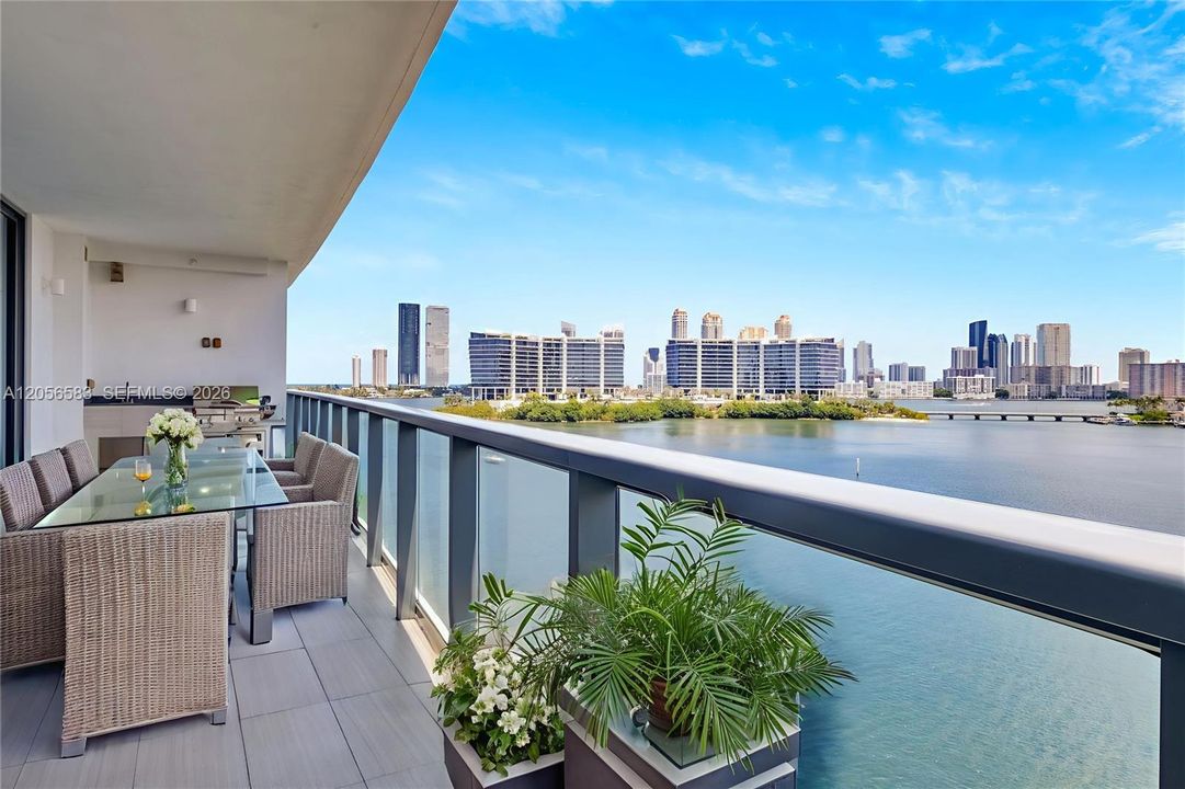 На продажу: $1,950,900 (4 спален, 4 ванн, 2599 Квадратных фут)