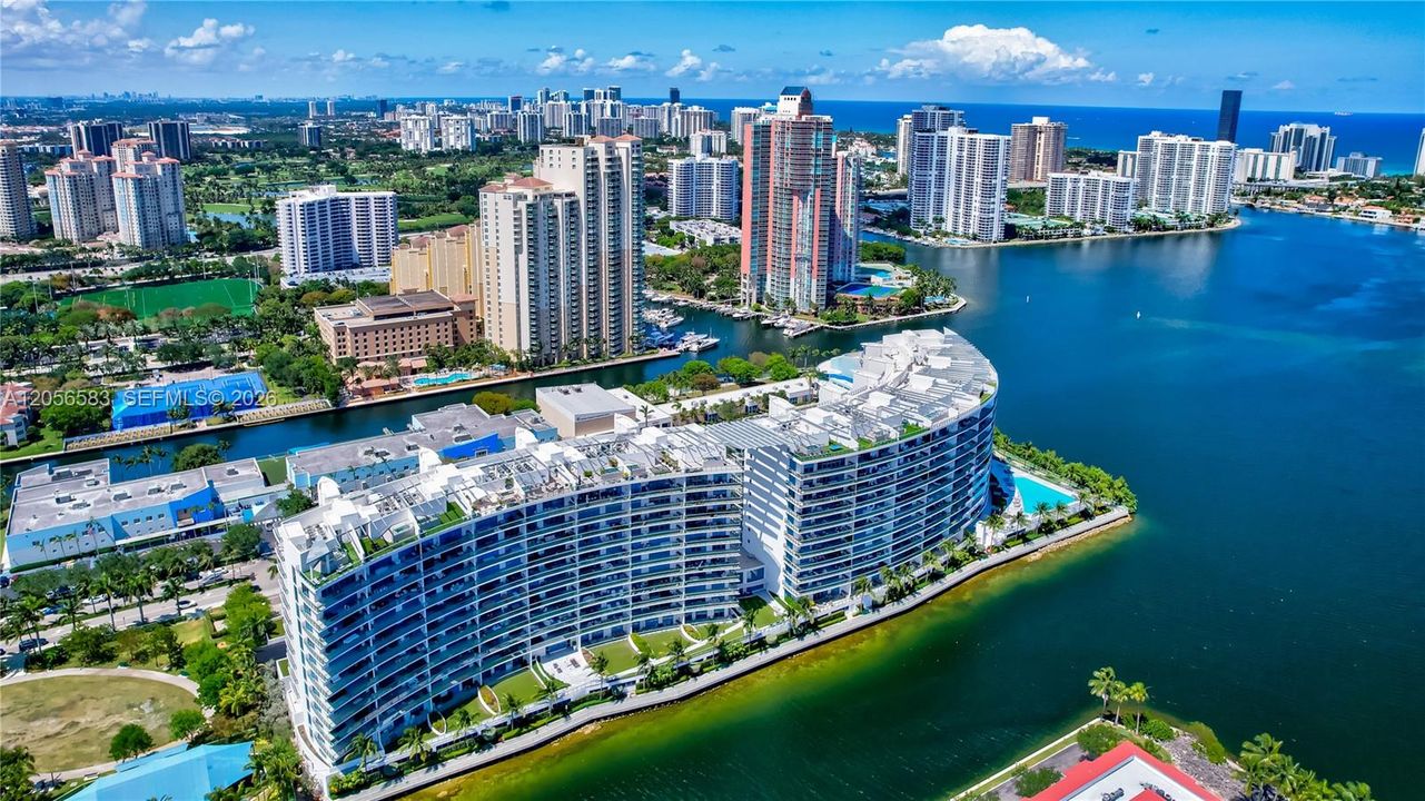 На продажу: $1,950,900 (4 спален, 4 ванн, 2599 Квадратных фут)
