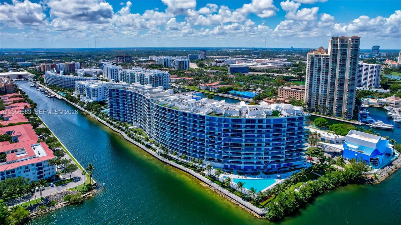 На продажу: $1,950,900 (4 спален, 4 ванн, 2599 Квадратных фут)