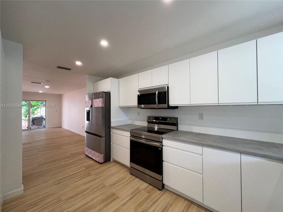 For Sale: $640,000 (2 beds, 2 baths, 1282 Square Feet)