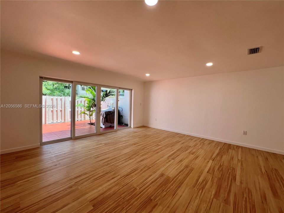 For Sale: $640,000 (2 beds, 2 baths, 1282 Square Feet)