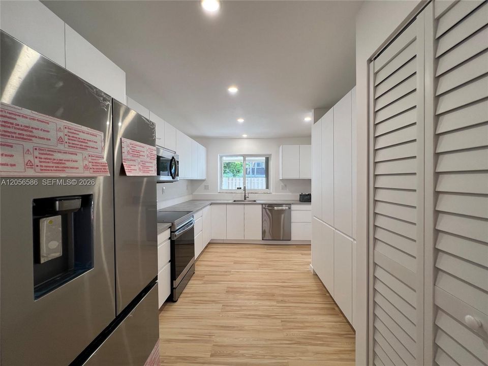For Sale: $640,000 (2 beds, 2 baths, 1282 Square Feet)