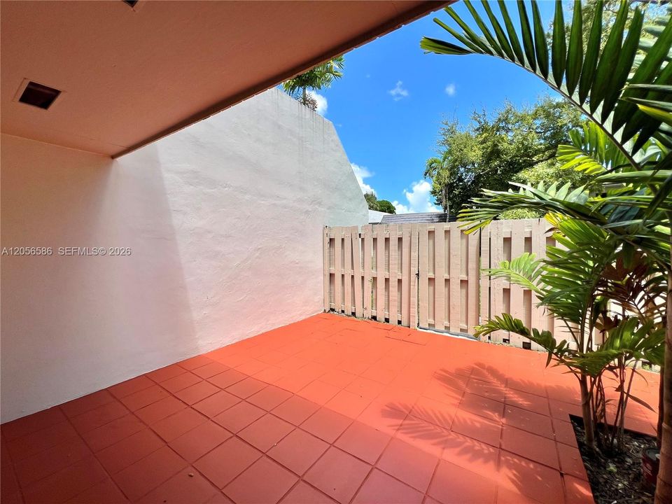 For Sale: $640,000 (2 beds, 2 baths, 1282 Square Feet)