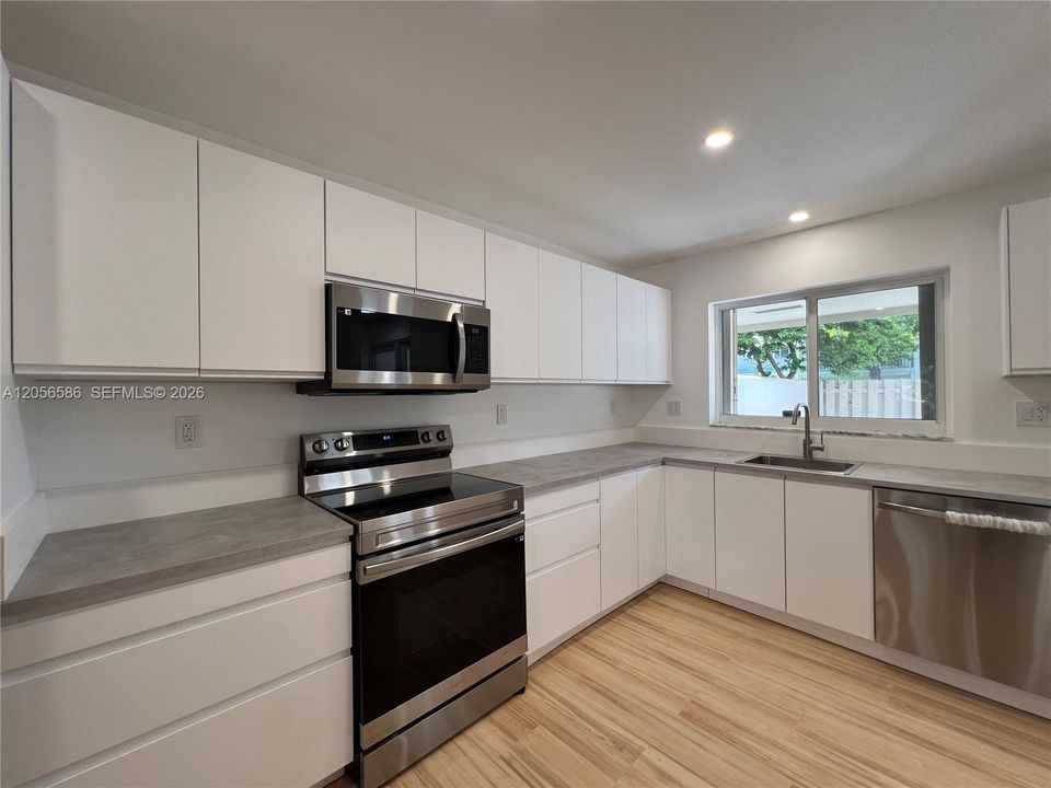 For Sale: $640,000 (2 beds, 2 baths, 1282 Square Feet)