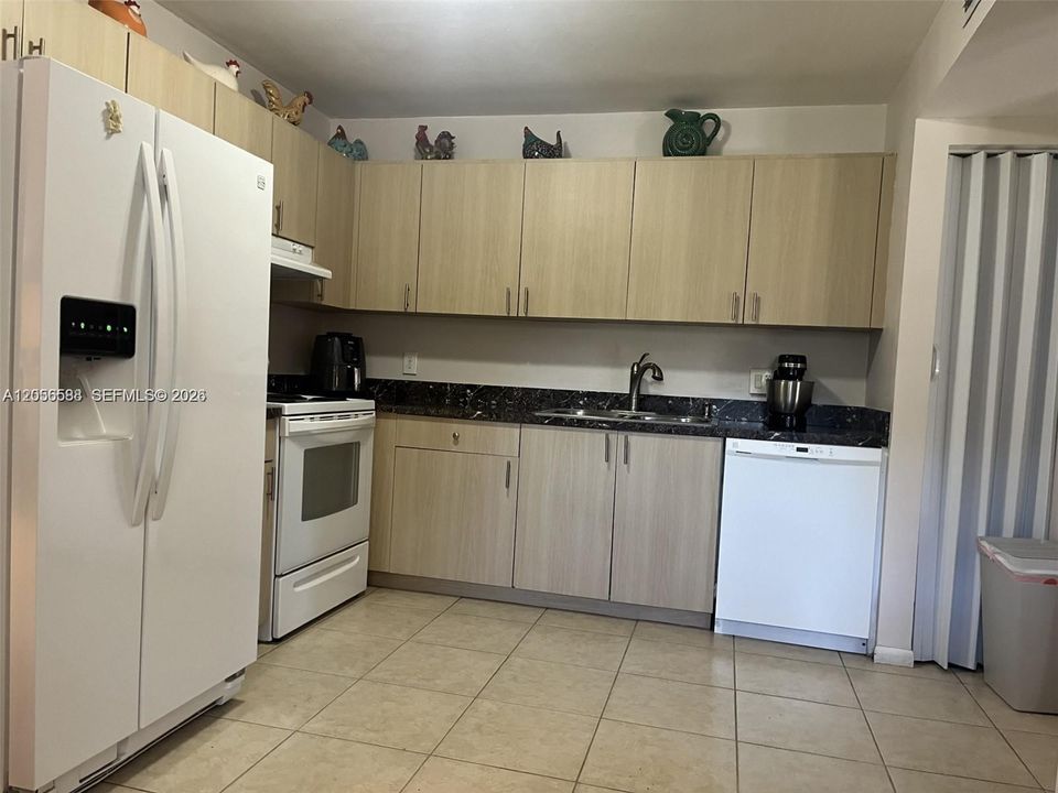 На продажу: $125,000 (1 спален, 1 ванн, 957 Квадратных фут)