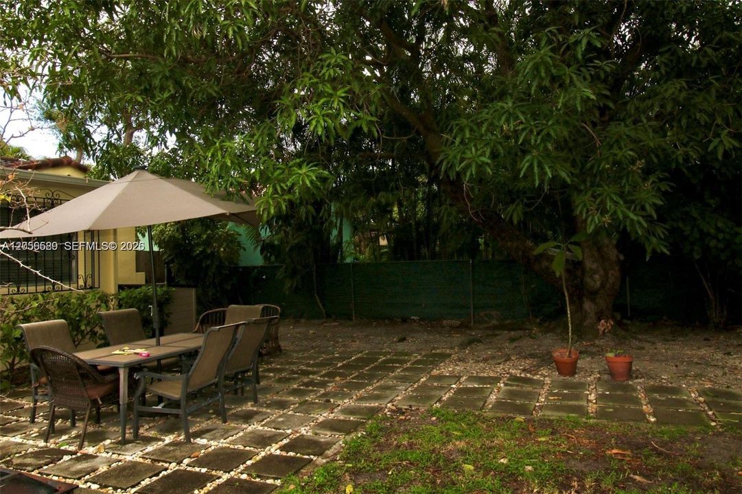 На продажу: $895,000 (3 спален, 2 ванн, 1725 Квадратных фут)