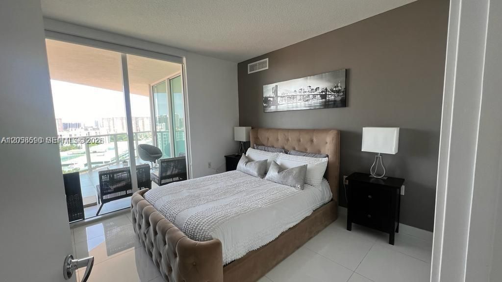 For Rent: $5,500 (3 beds, 2 baths, 1461 Square Feet)