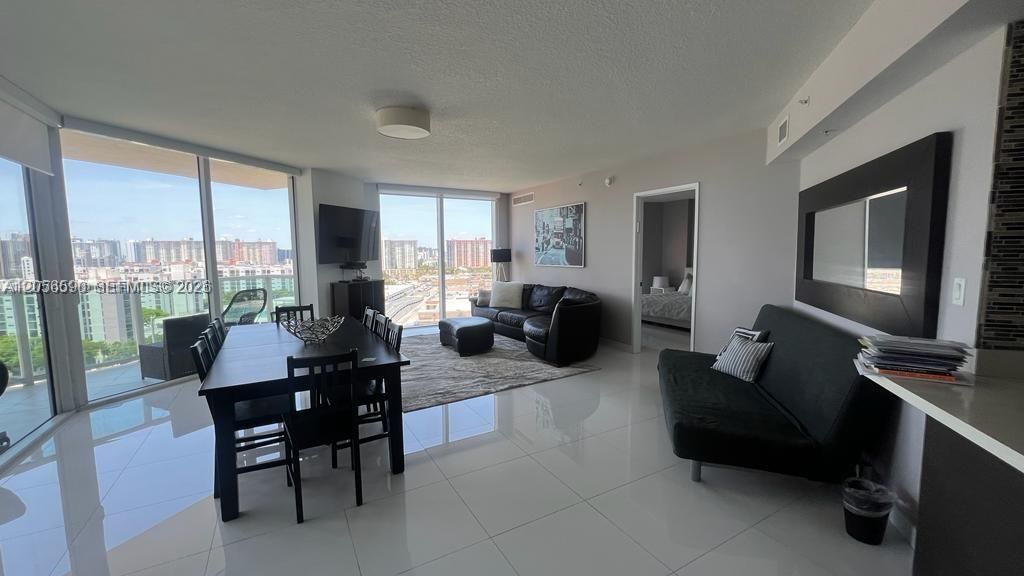 For Rent: $5,500 (3 beds, 2 baths, 1461 Square Feet)