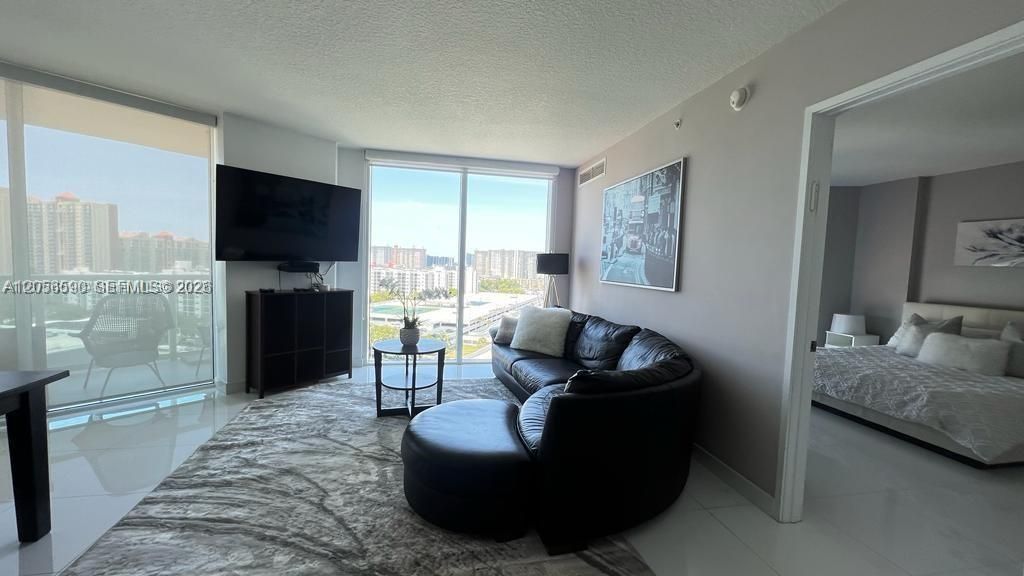 For Rent: $5,500 (3 beds, 2 baths, 1461 Square Feet)