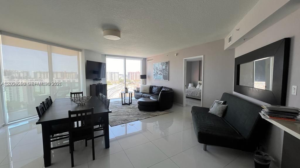 For Rent: $5,500 (3 beds, 2 baths, 1461 Square Feet)