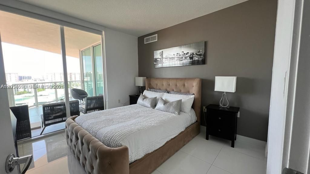 For Rent: $5,500 (3 beds, 2 baths, 1461 Square Feet)
