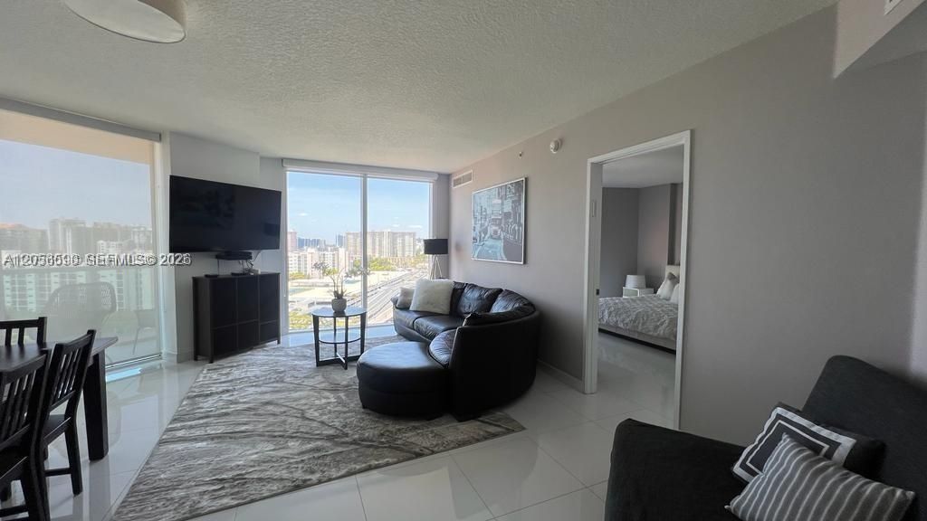 For Rent: $5,500 (3 beds, 2 baths, 1461 Square Feet)