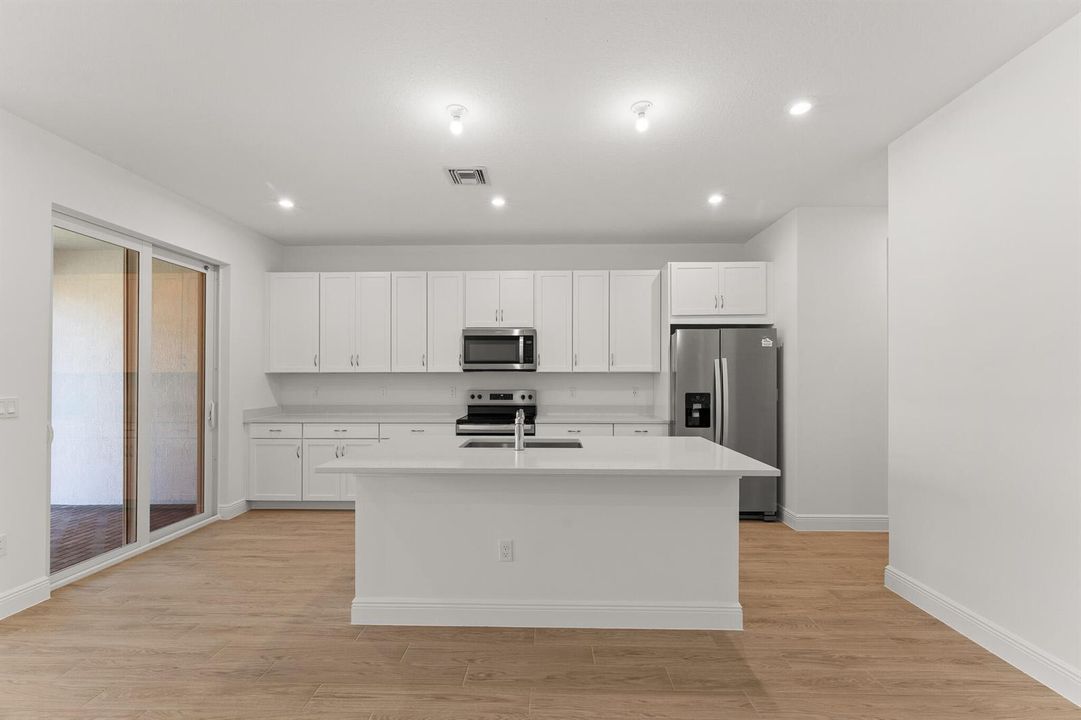 US_SEF_AQUA_LOT 135_kitchen