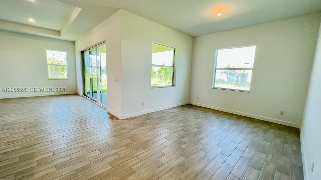 В аренду: $4,500 (3 спален, 3 ванн, 2631 Квадратных фут)