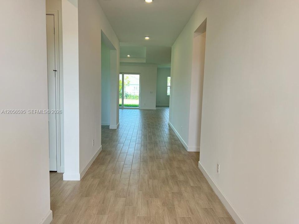 В аренду: $4,500 (3 спален, 3 ванн, 2631 Квадратных фут)
