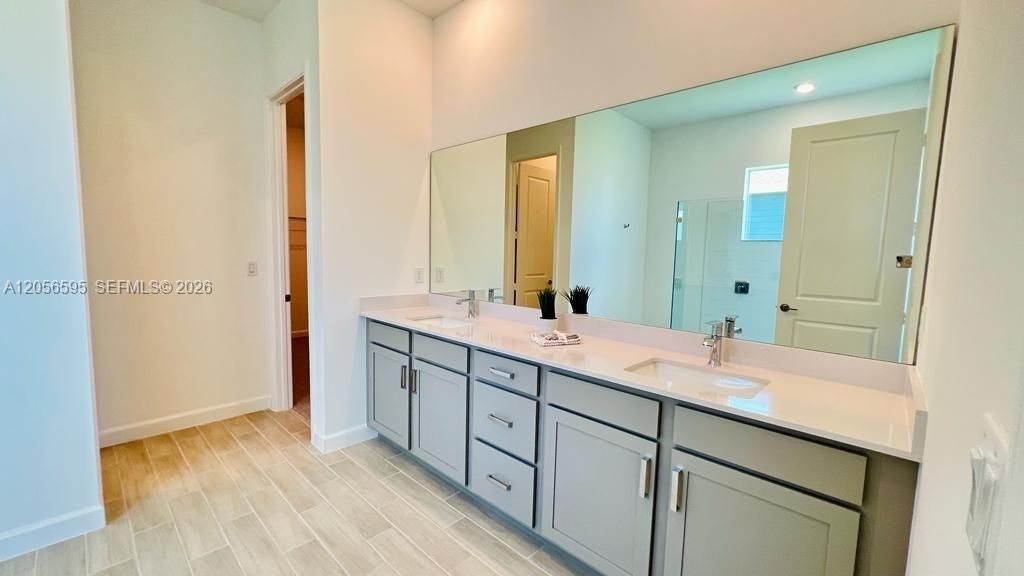 В аренду: $4,500 (3 спален, 3 ванн, 2631 Квадратных фут)