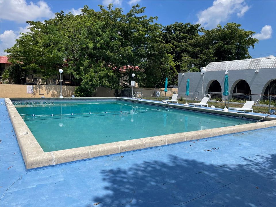 Activo con contrato: $1,400 (1 camas, 1 baños, 823 Pies cuadrados)