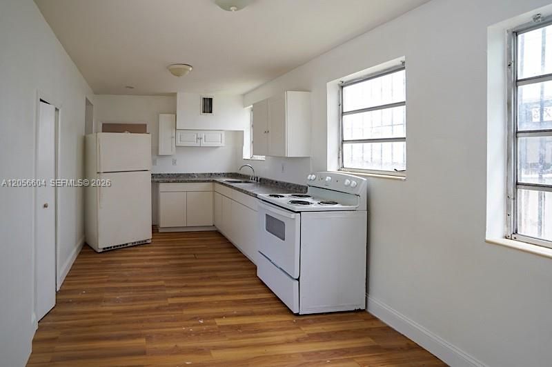 For Sale: $1,100,000 (0 beds, 0 baths, 3095 Square Feet)