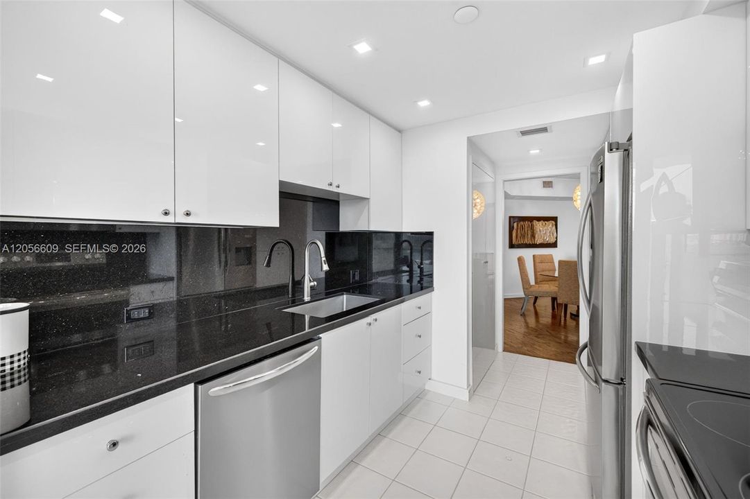 На продажу: $825,000 (2 спален, 2 ванн, 1690 Квадратных фут)