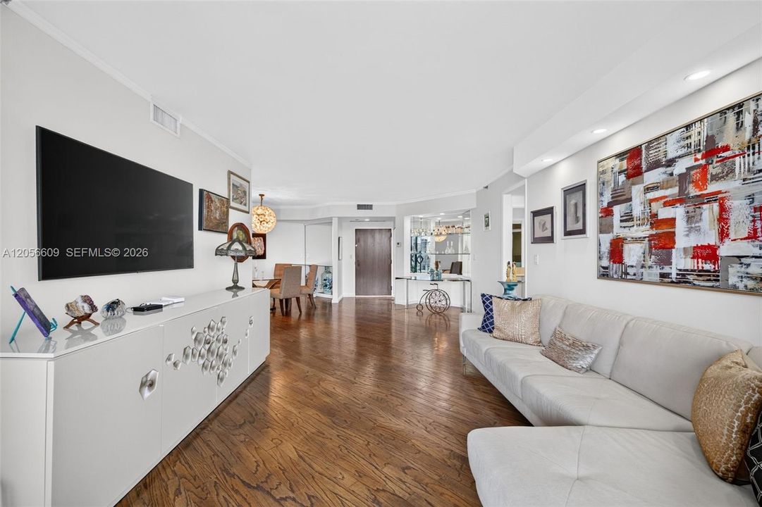 На продажу: $825,000 (2 спален, 2 ванн, 1690 Квадратных фут)