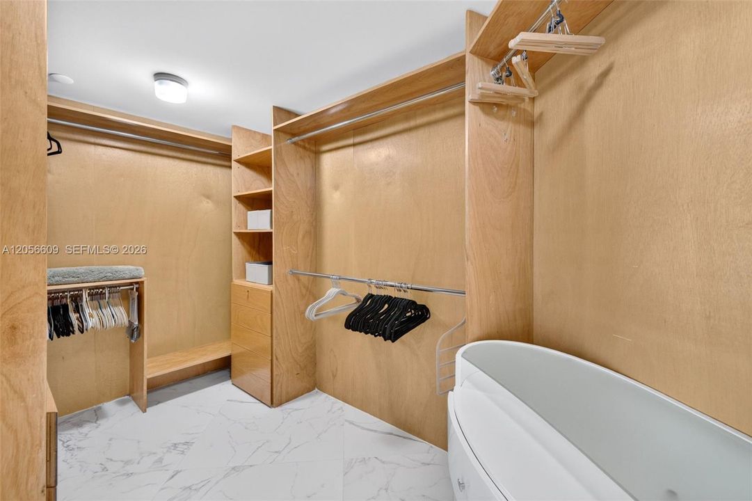 На продажу: $825,000 (2 спален, 2 ванн, 1690 Квадратных фут)