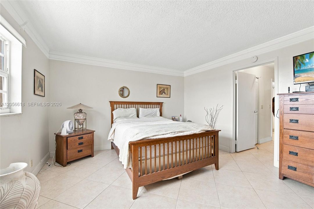 For Sale: $162,500 (1 beds, 1 baths, 800 Square Feet)