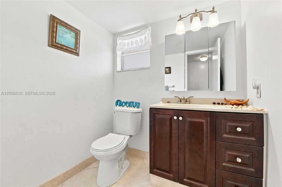 For Sale: $162,500 (1 beds, 1 baths, 800 Square Feet)