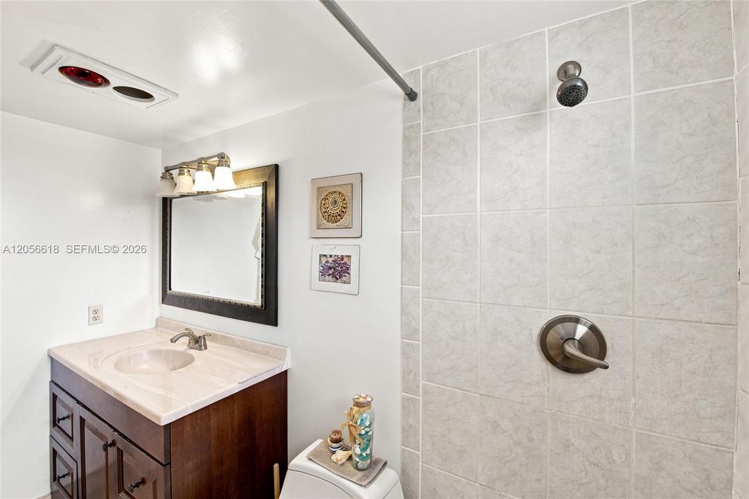For Sale: $162,500 (1 beds, 1 baths, 800 Square Feet)