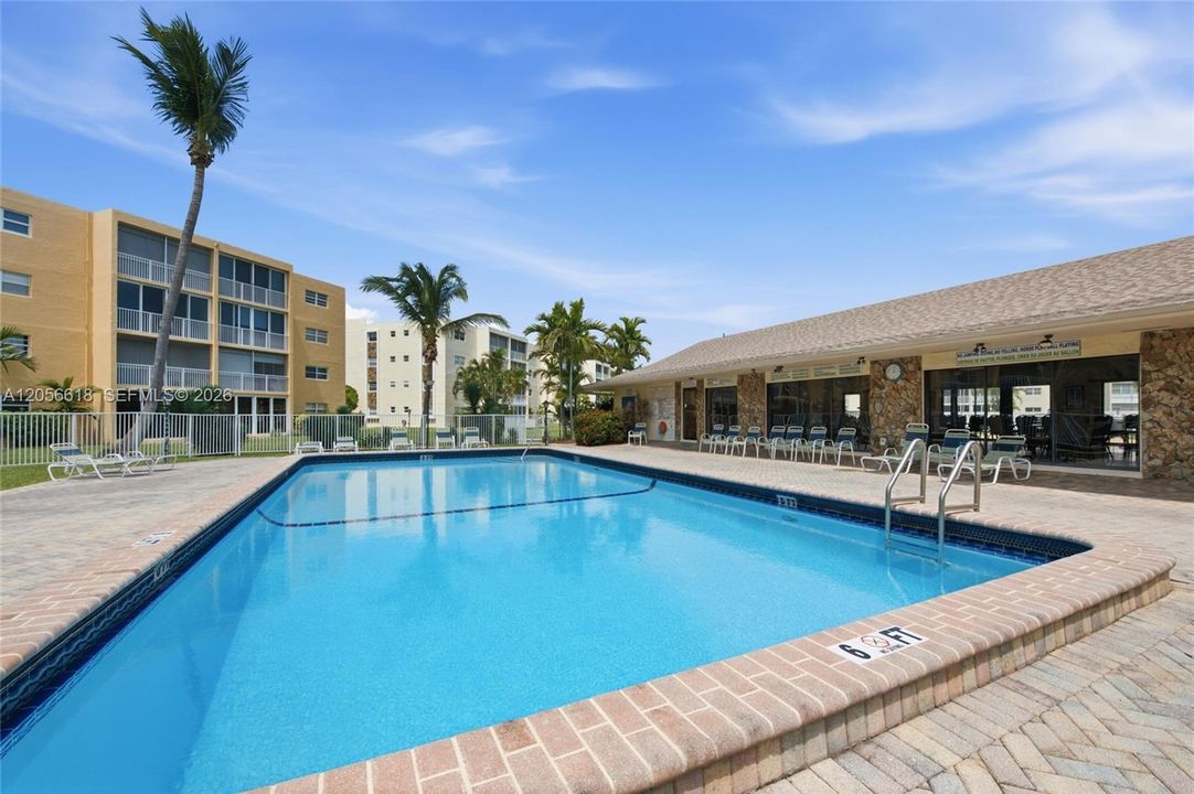 For Sale: $162,500 (1 beds, 1 baths, 800 Square Feet)