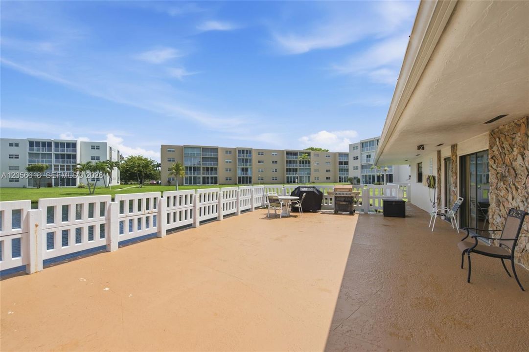 For Sale: $162,500 (1 beds, 1 baths, 800 Square Feet)