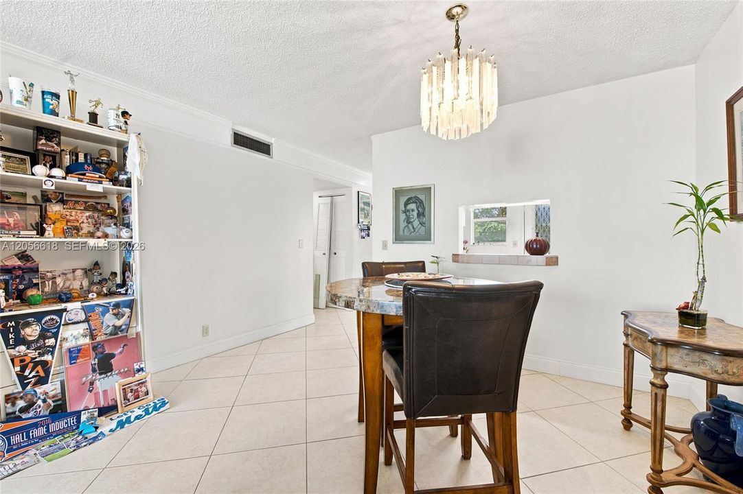 For Sale: $162,500 (1 beds, 1 baths, 800 Square Feet)