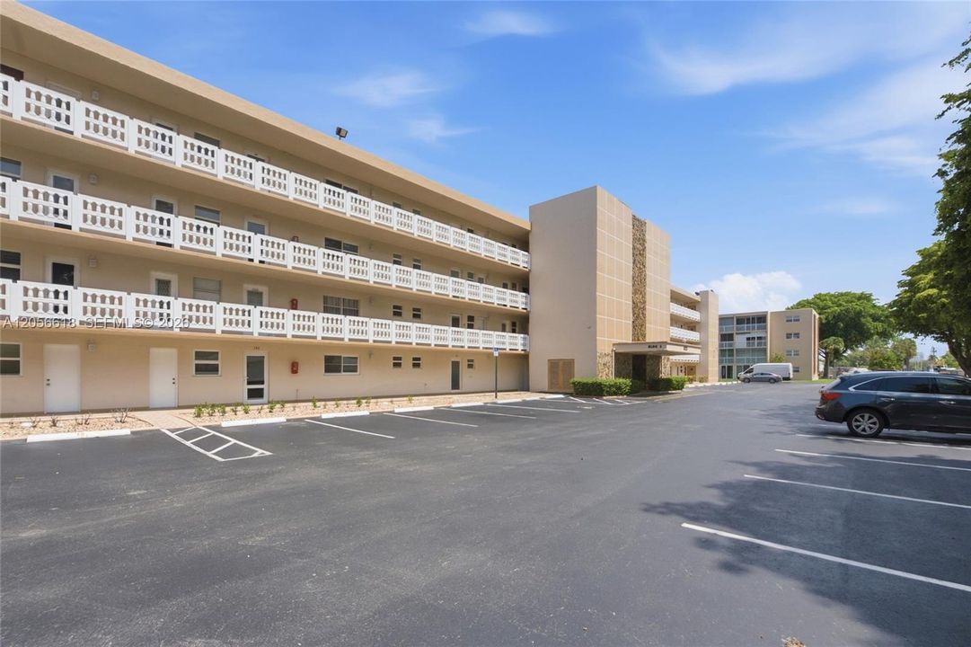 For Sale: $162,500 (1 beds, 1 baths, 800 Square Feet)