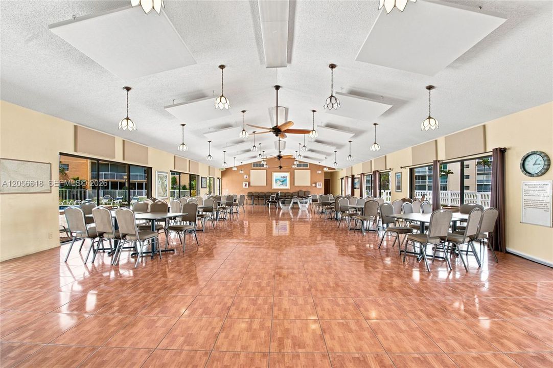 For Sale: $162,500 (1 beds, 1 baths, 800 Square Feet)