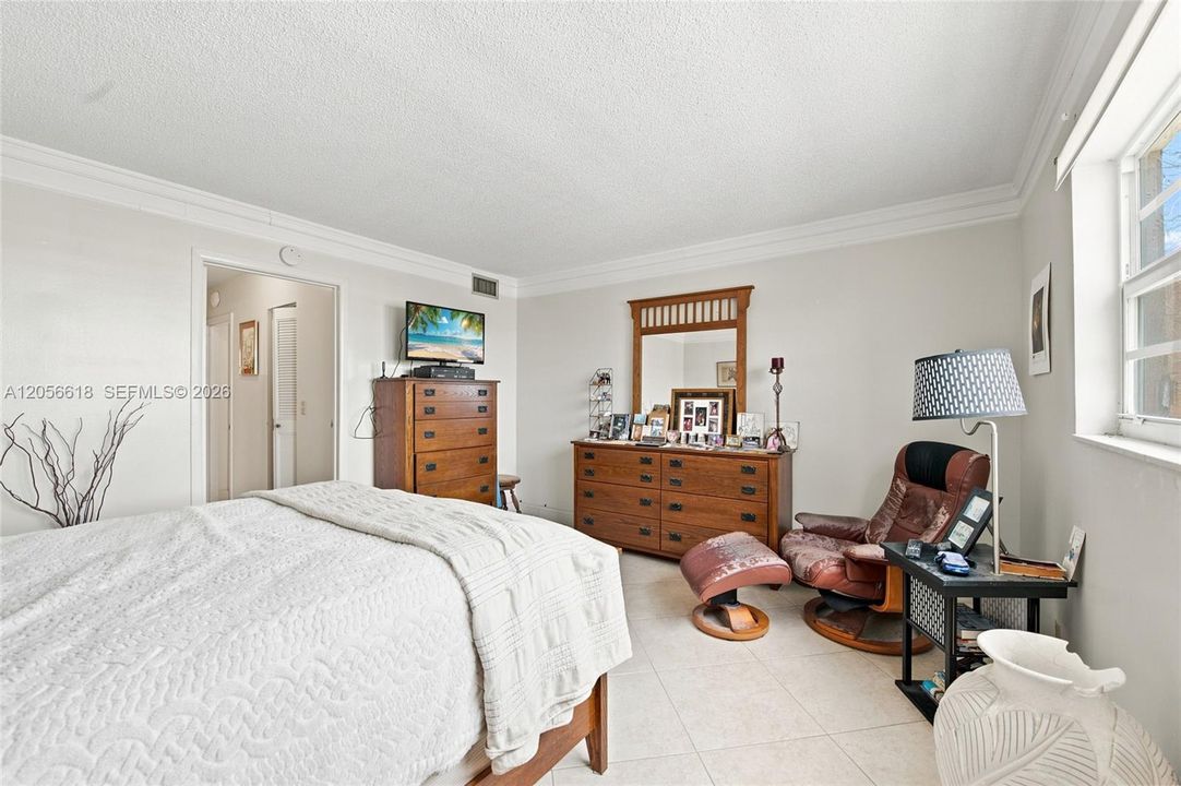 For Sale: $162,500 (1 beds, 1 baths, 800 Square Feet)