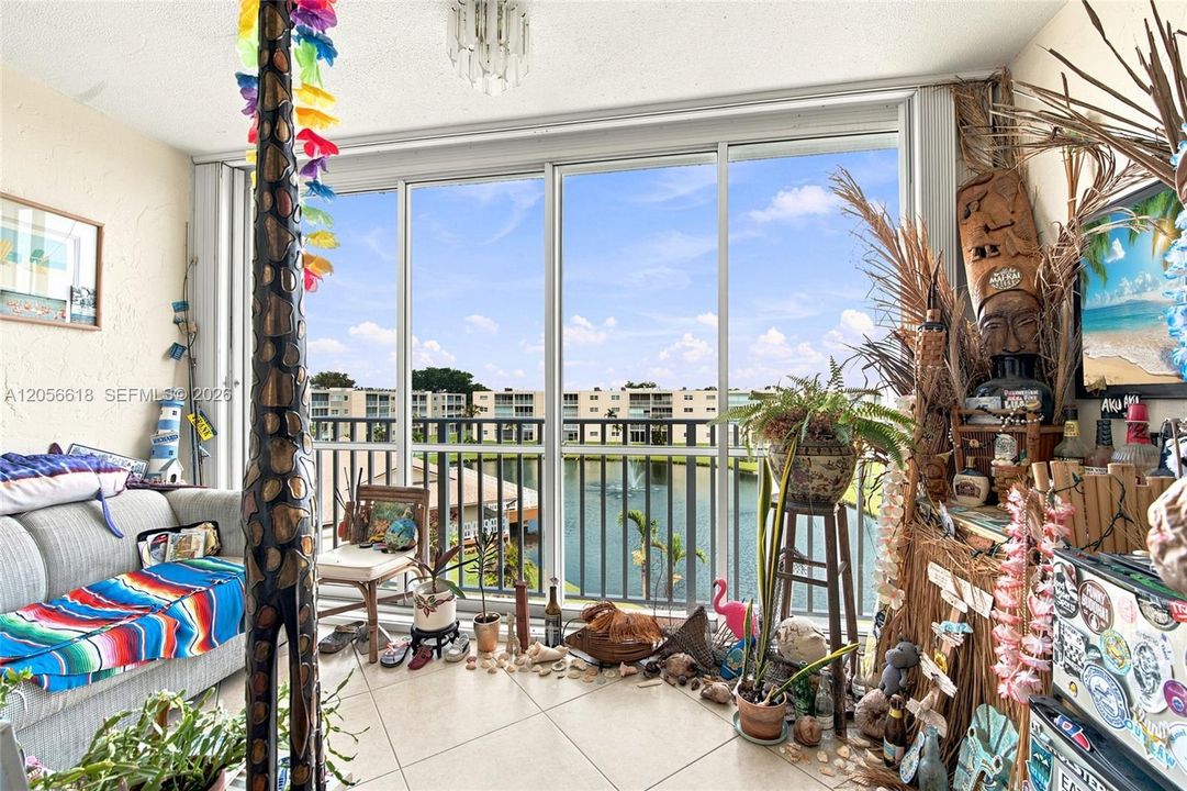 For Sale: $162,500 (1 beds, 1 baths, 800 Square Feet)