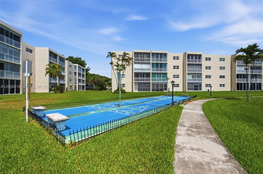 For Sale: $162,500 (1 beds, 1 baths, 800 Square Feet)