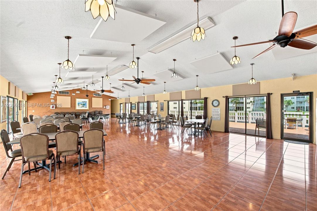 For Sale: $162,500 (1 beds, 1 baths, 800 Square Feet)