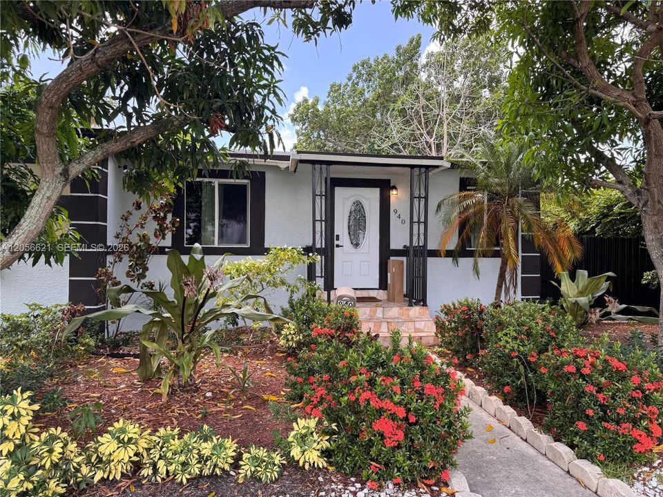 For Rent: $3,700 (3 beds, 2 baths, 1110 Square Feet)