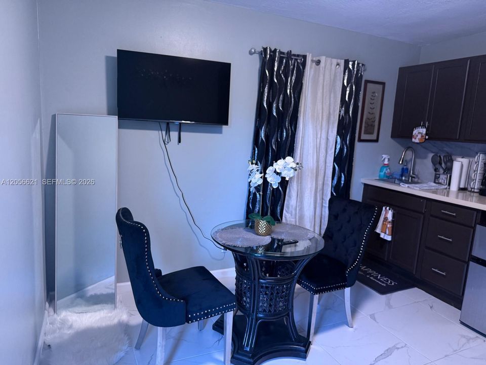 For Rent: $3,700 (3 beds, 2 baths, 1110 Square Feet)