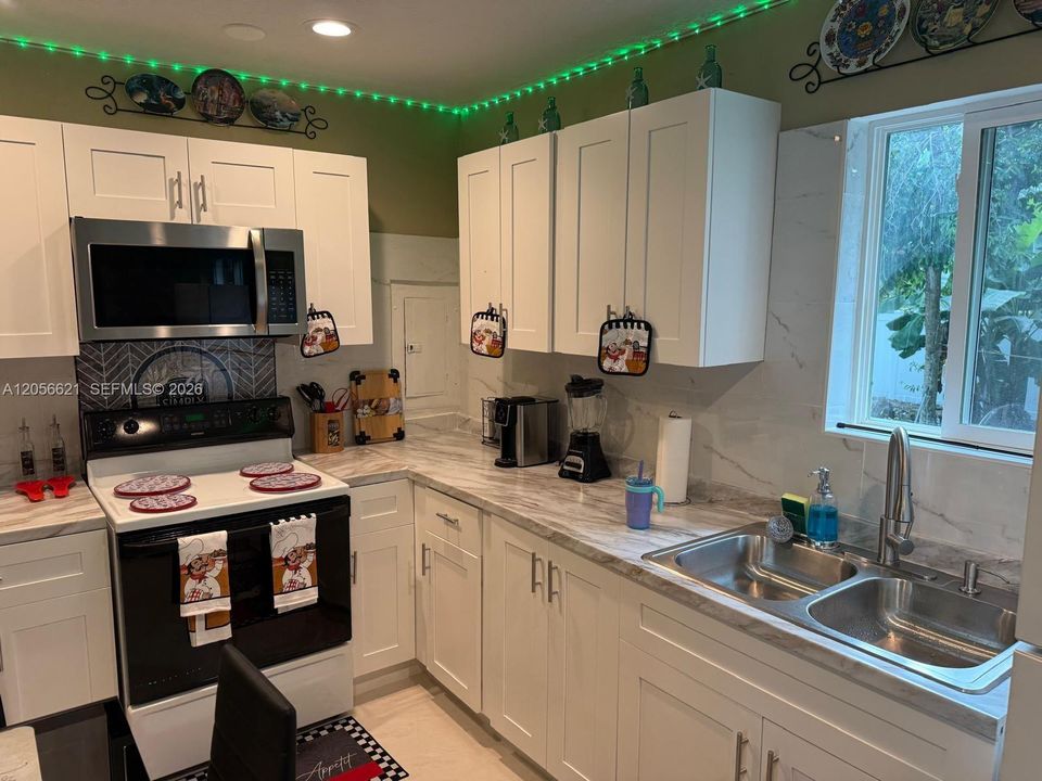 For Rent: $3,700 (3 beds, 2 baths, 1110 Square Feet)
